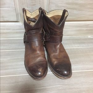 Frye women’s “Wyatt Harness” boot size 11